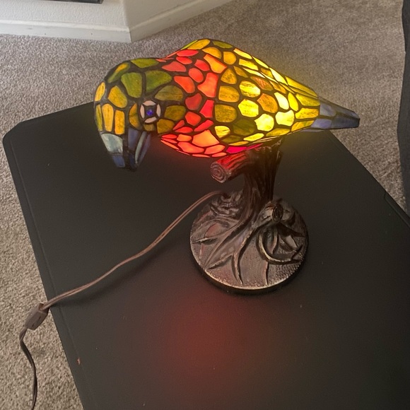 Vtg Style Stained Glass Parrot Lamp - Picture 3 of 6